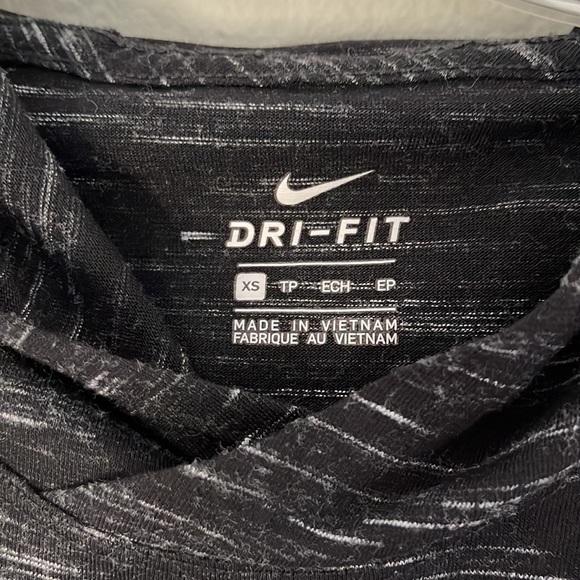 NIKE WOMENS LEGEND VENEER LONG SLEEVE LIGHTWEIGHT HOODIE - Picture 3 of 6